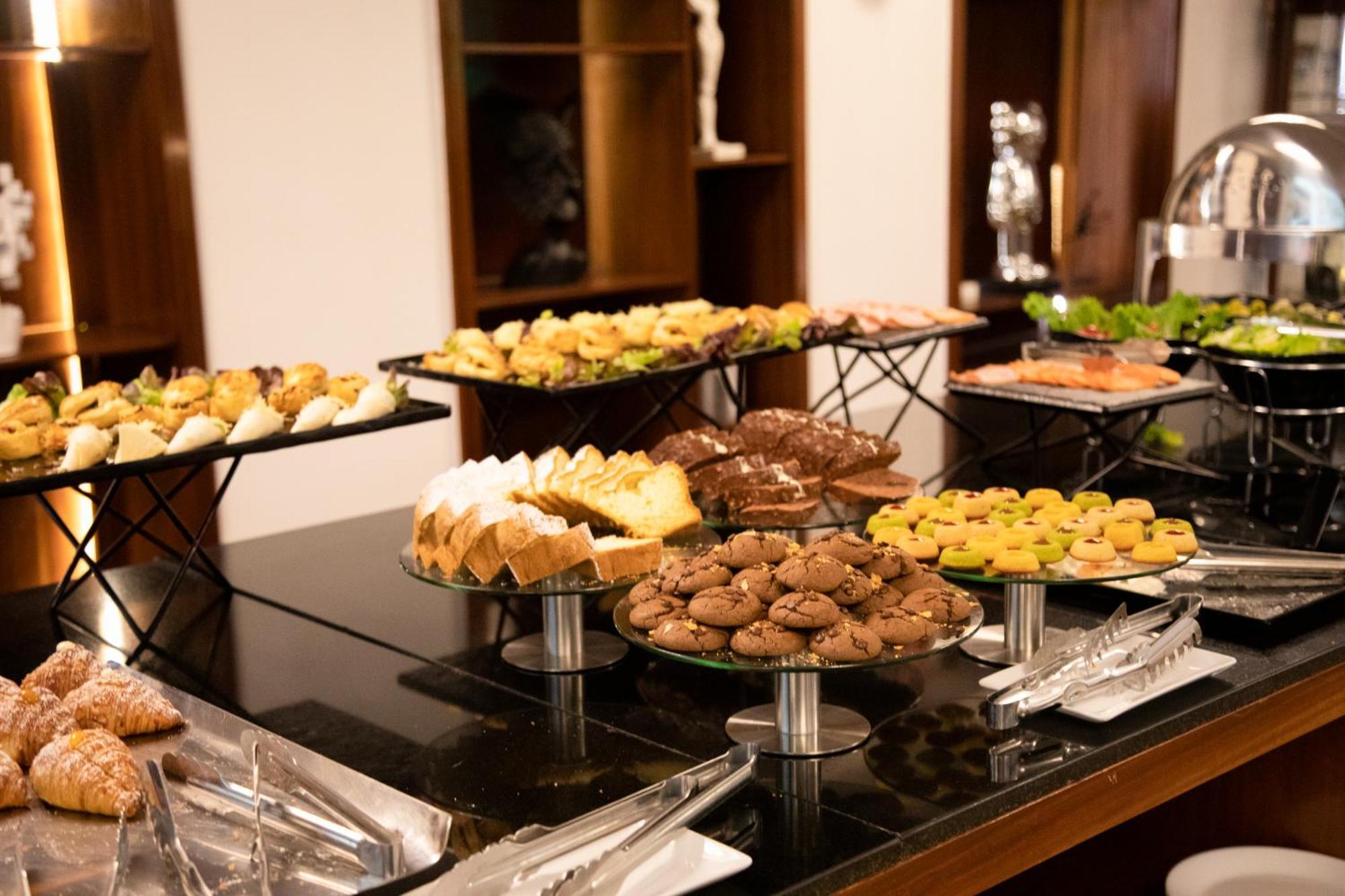 One Hotel Casablanca Eksteriør bilde A dessert buffet